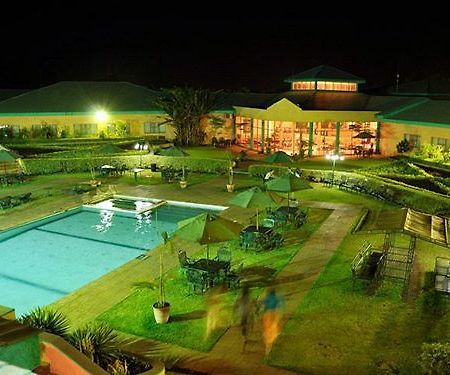 Crossroads Hotel Лілонґве Екстер'єр фото