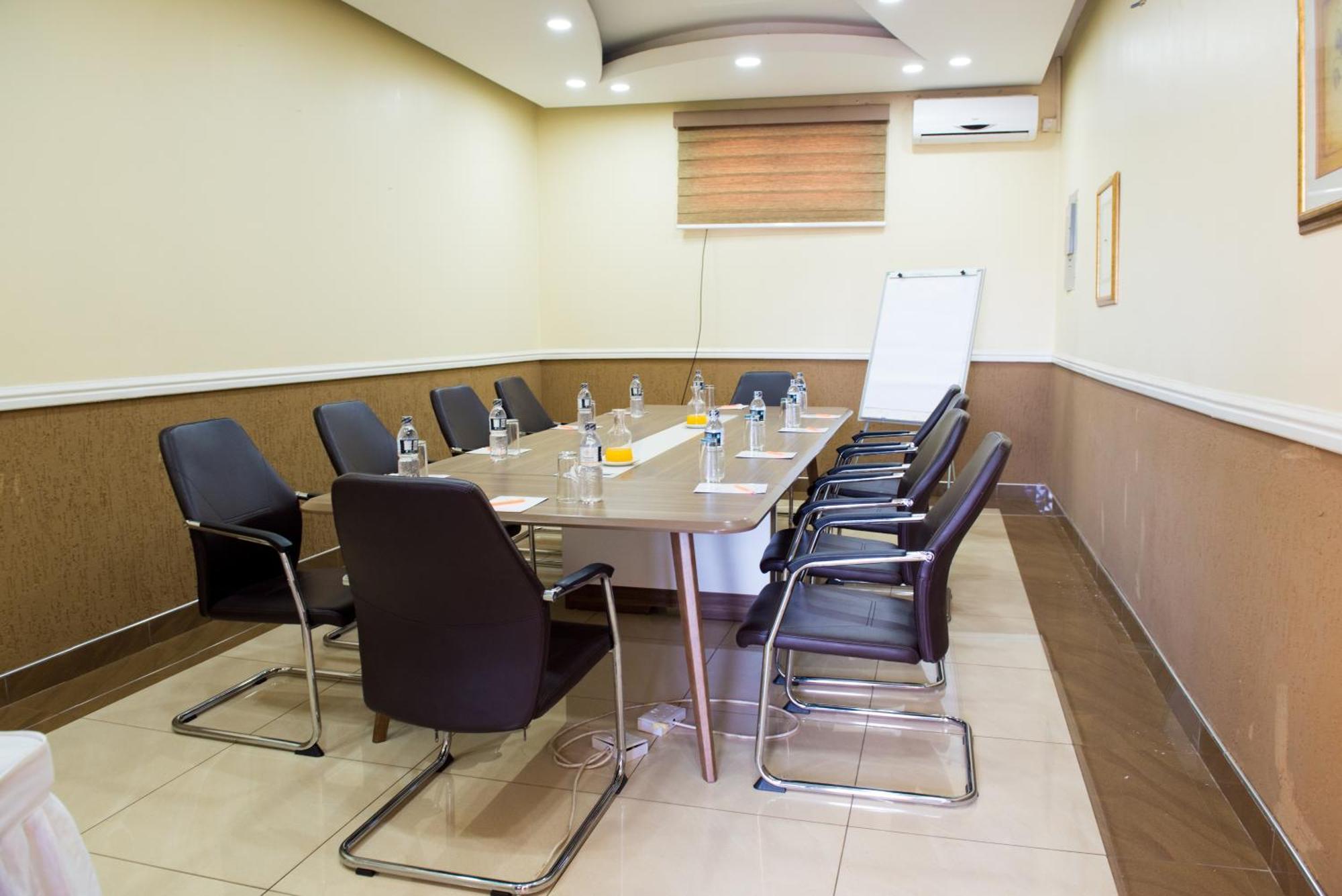 Crossroads Hotel Лілонґве Екстер'єр фото