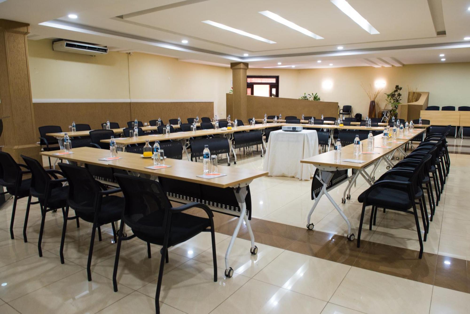 Crossroads Hotel Лілонґве Екстер'єр фото