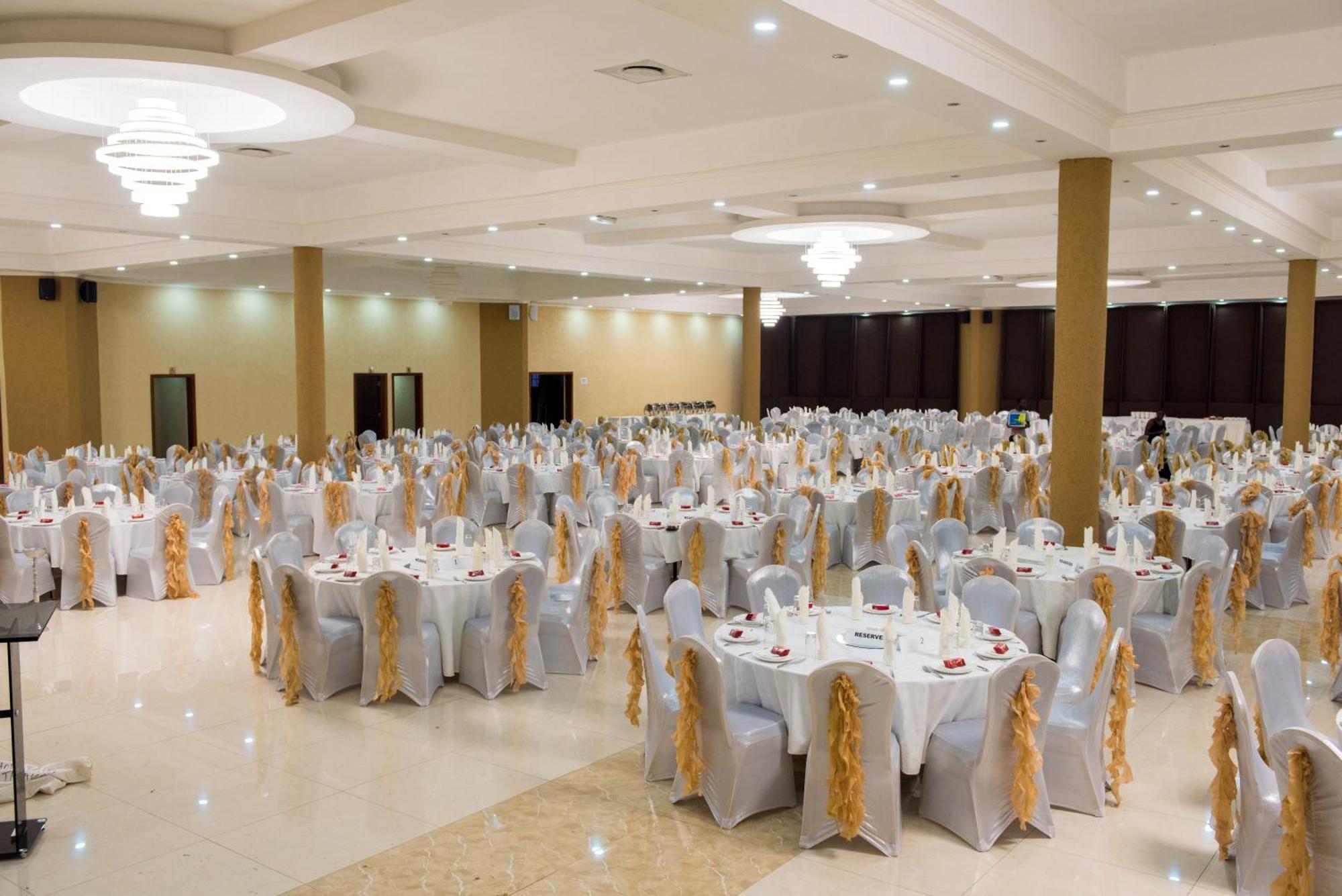 Crossroads Hotel Лілонґве Екстер'єр фото