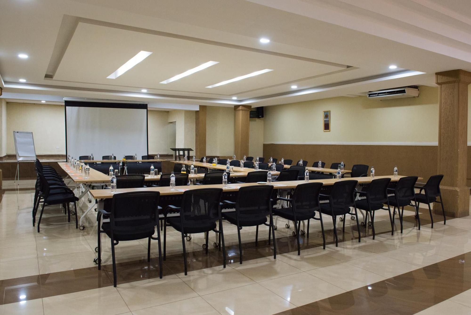 Crossroads Hotel Лілонґве Екстер'єр фото