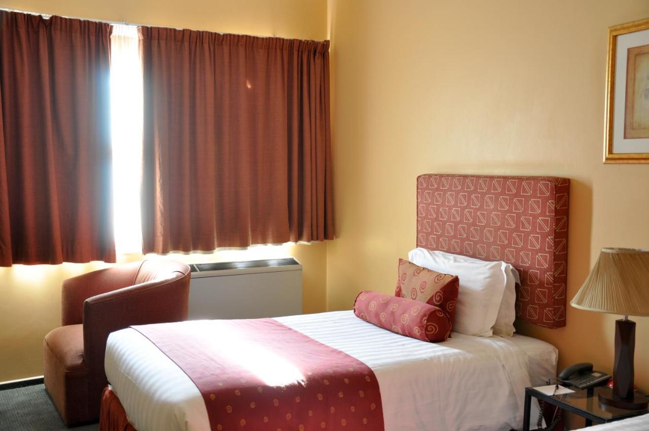 Crossroads Hotel Лілонґве Екстер'єр фото
