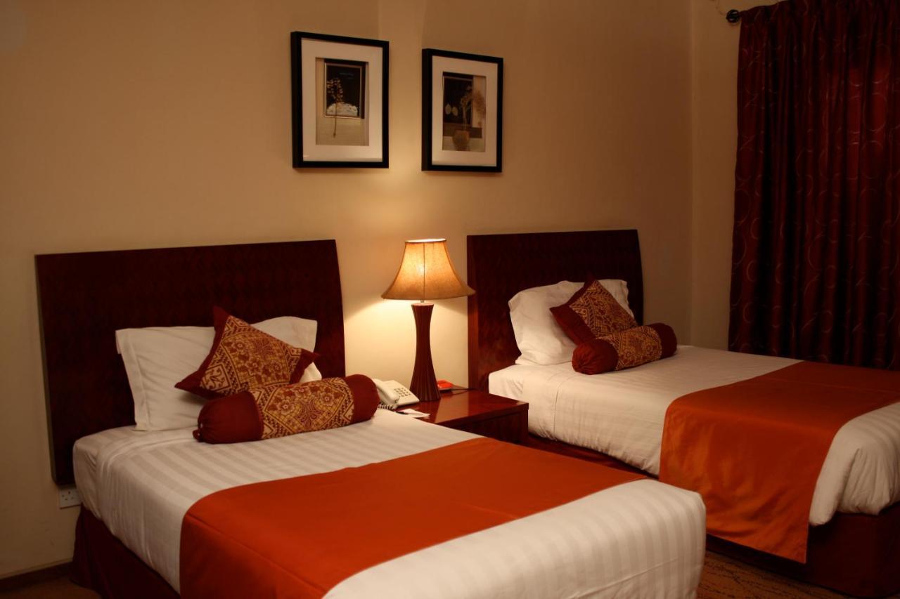 Crossroads Hotel Лілонґве Екстер'єр фото