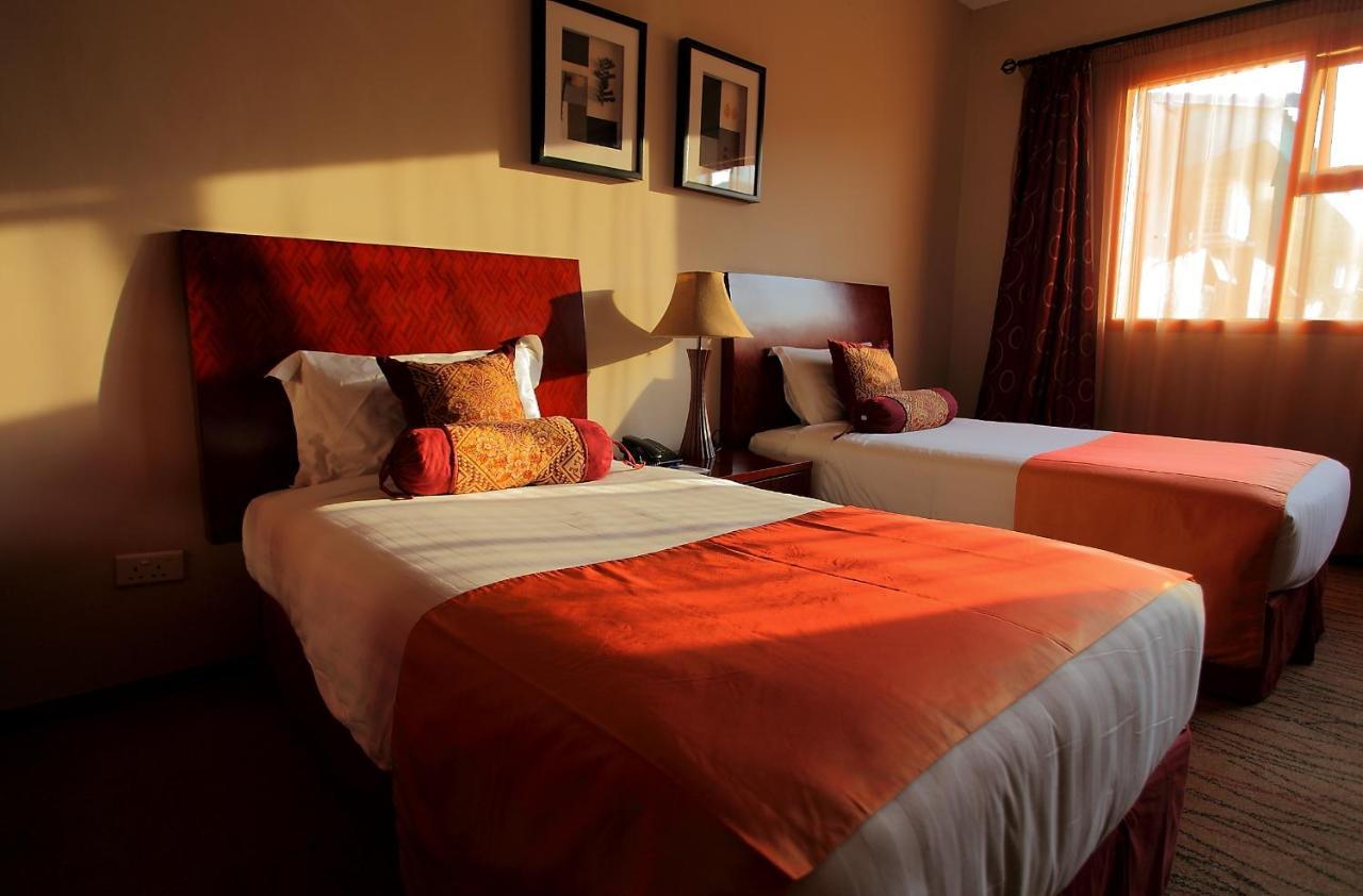 Crossroads Hotel Лілонґве Екстер'єр фото
