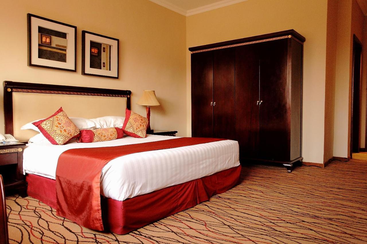 Crossroads Hotel Лілонґве Екстер'єр фото