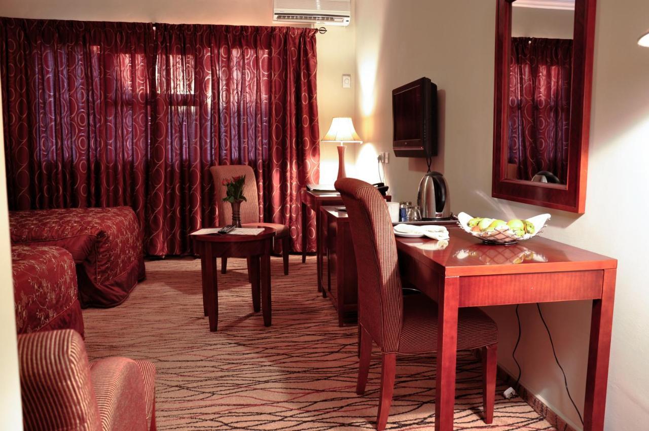 Crossroads Hotel Лілонґве Екстер'єр фото