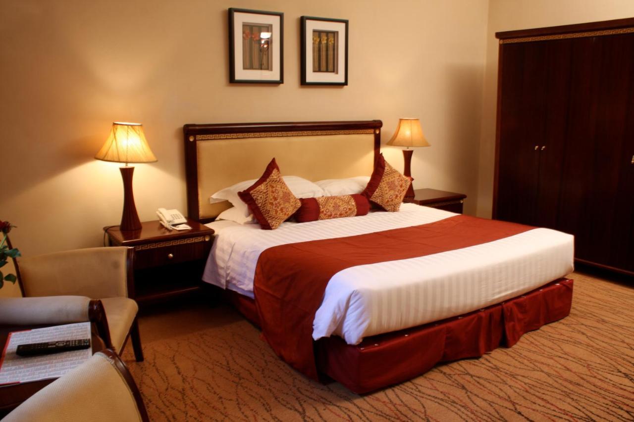 Crossroads Hotel Лілонґве Екстер'єр фото