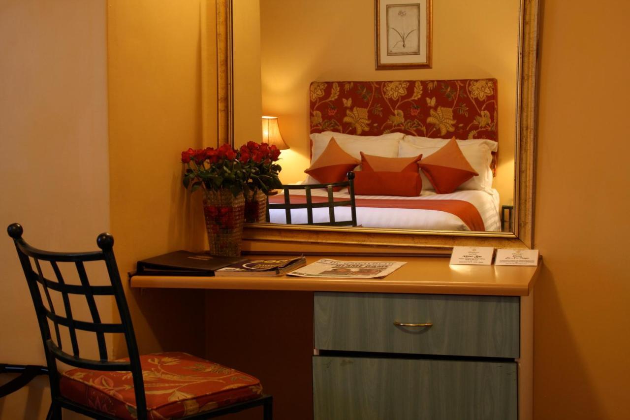 Crossroads Hotel Лілонґве Екстер'єр фото