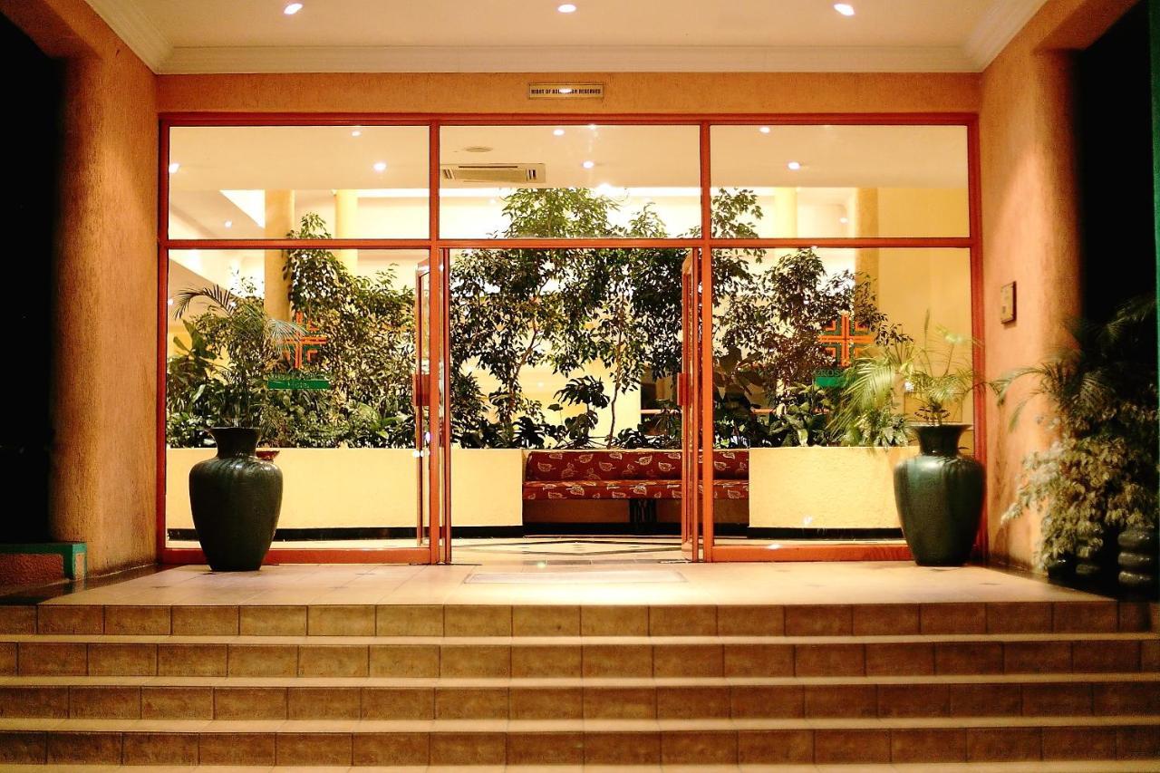 Crossroads Hotel Лілонґве Екстер'єр фото
