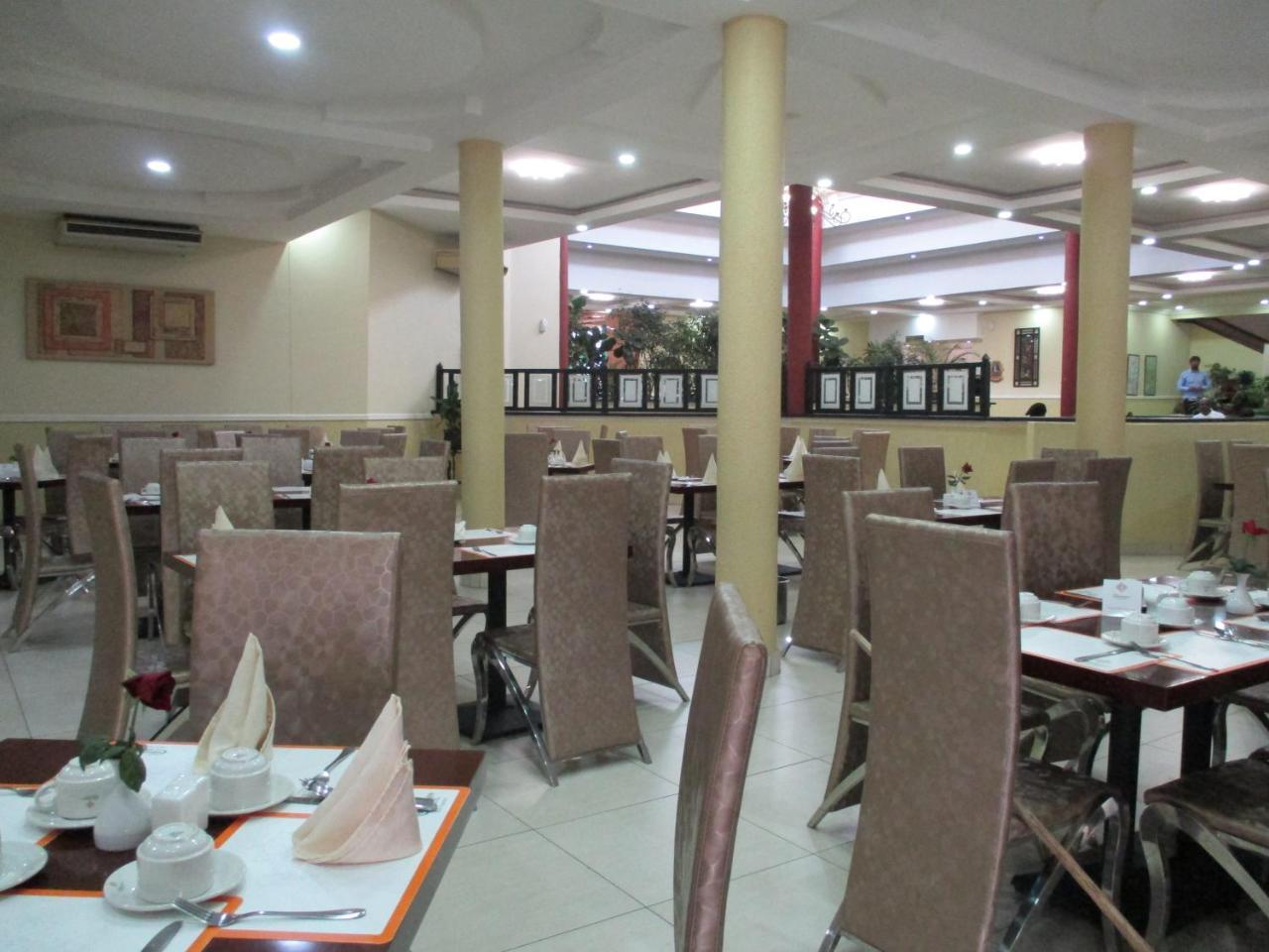 Crossroads Hotel Лілонґве Екстер'єр фото