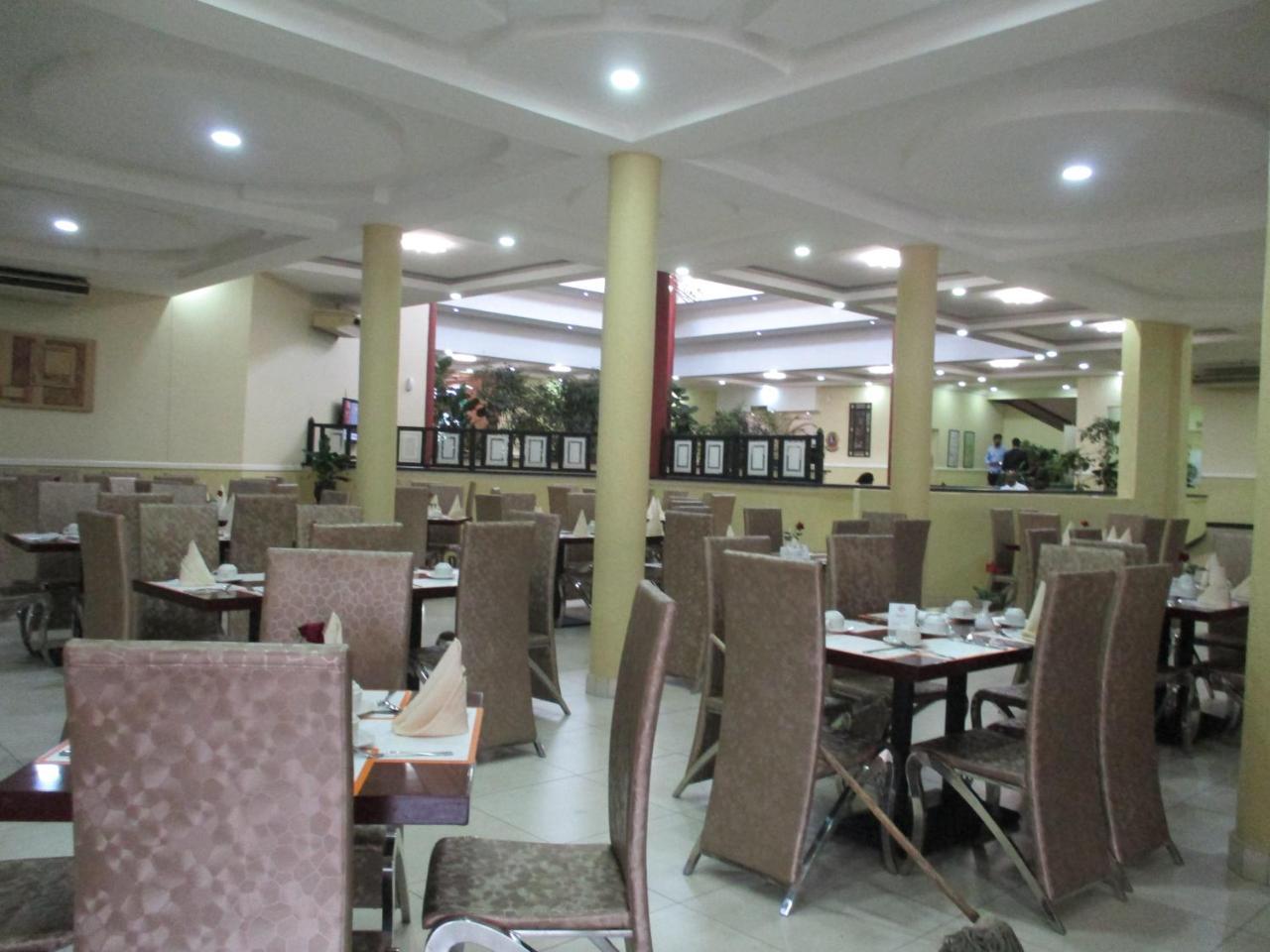 Crossroads Hotel Лілонґве Екстер'єр фото